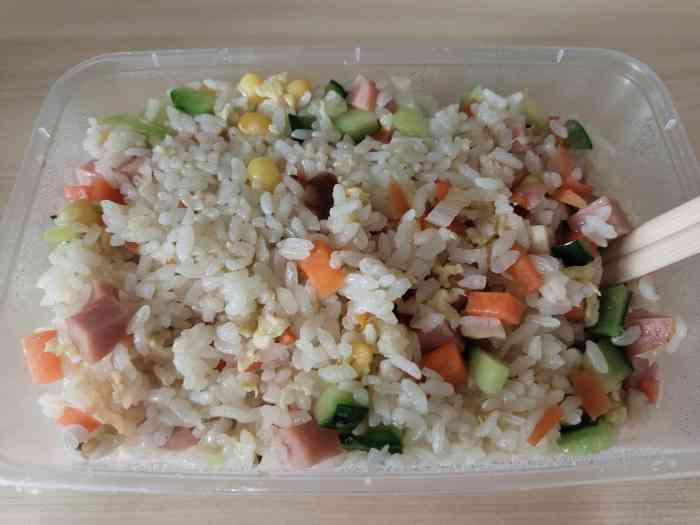 咪吖炒饭快餐店-"外卖最常吃的就是这家炒饭了,每次都买辣白.