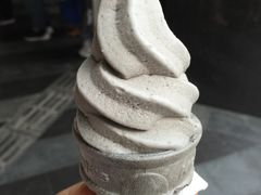 黑芝麻圆筒冰淇淋-麦当劳(东急新天地店)