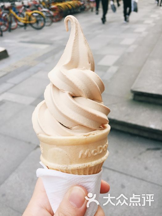 麦当劳(人民商场店)鸳鸯圆筒图片 - 第1张