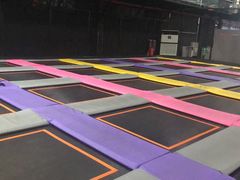 -嘿哟动霸CHUA·新潮玩运动娱乐中心·蹦床滑冰团建乐园