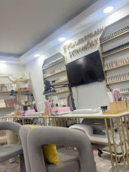 -蜜桃美甲美睫化妆