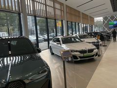 -上海宝信宝马4S店