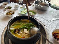 -鲁朗纳麦石锅鸡庄园