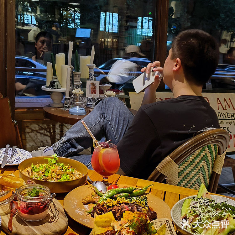 恭喜万象城拥有加菲猫同款千层意面…