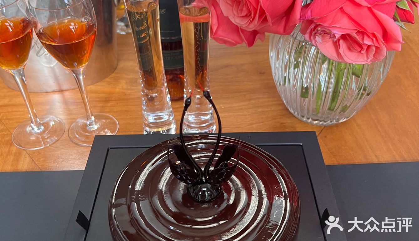 黑天鹅蛋糕🎂为纪念日留下美美的回味