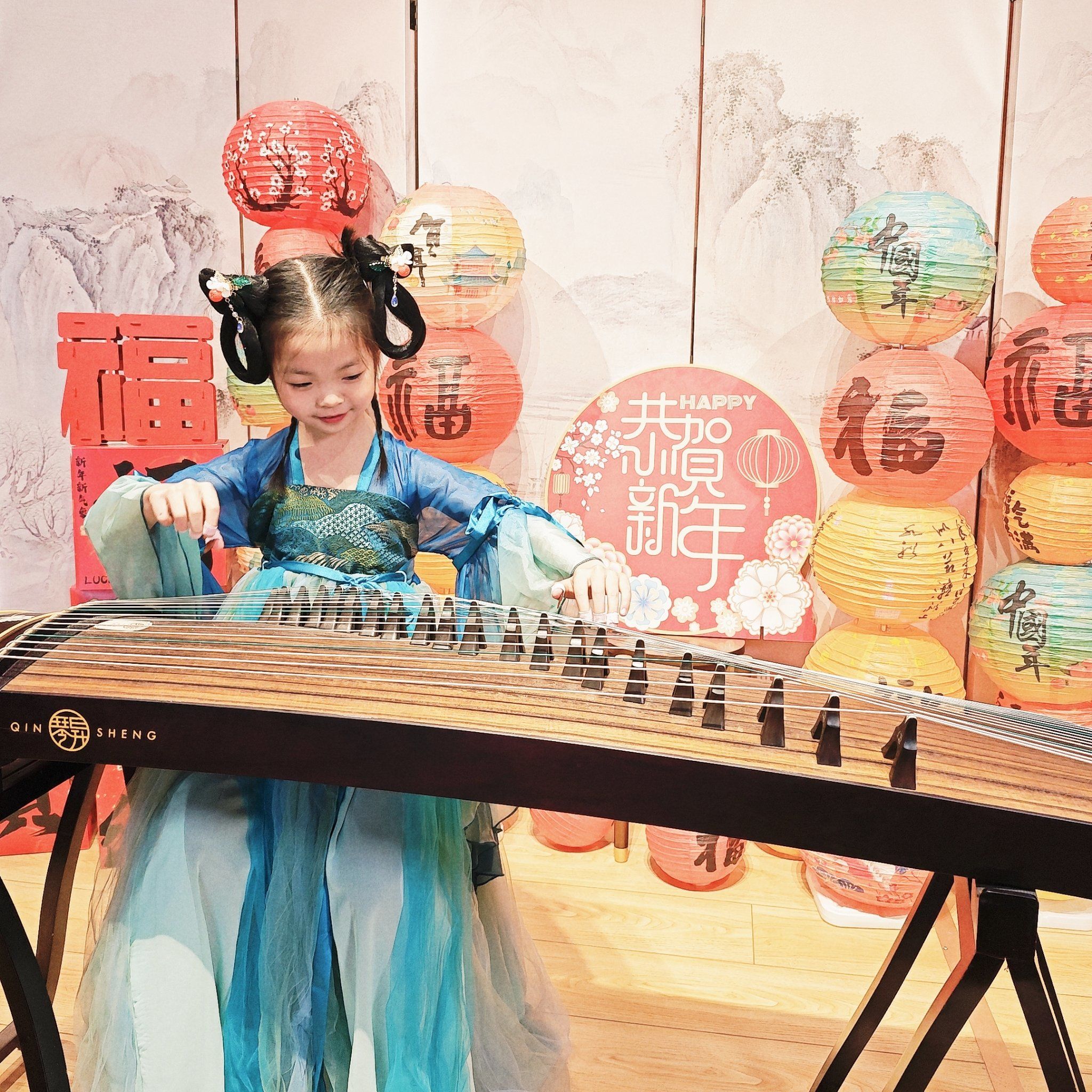 玩转古风,穿越千年时空,穿汉服弹古筝的美好体