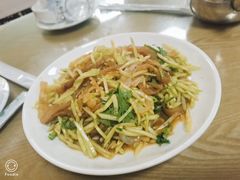 黄瓜拌海蜇-枣庄辣子鸡(隐珠二路店)