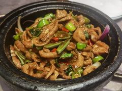 石锅腊八蒜肥肠-闫府私房菜·老字号(恒隆店)