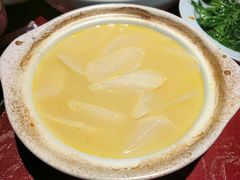 牛骨汤煨萝卜-渝信川菜(长安店)