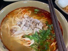 -亮亮面馆(经六路店)