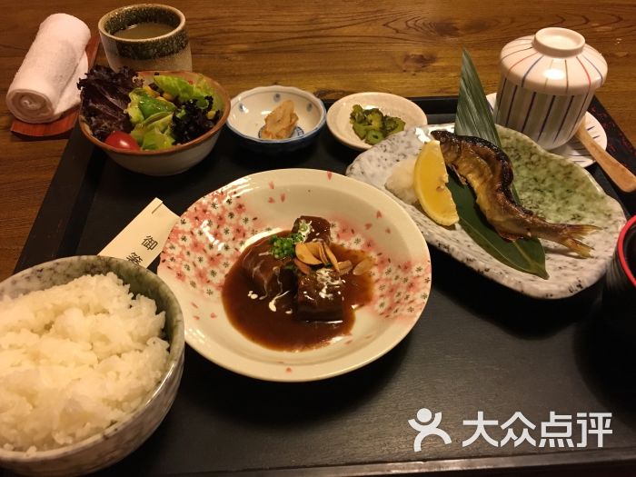 个人感觉改版前好一点,起码是轮着去周边日料的其中一间.