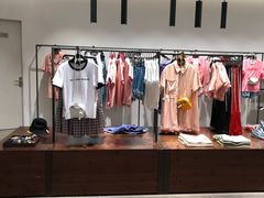 -URBAN REVIVO(高德置地广场·春广场店)