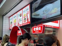 等位区-黑色经典臭豆腐·湖南特产(步行街店)