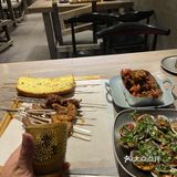 无论是学生党还是上班族，都可以在这里找到适合自己的美食