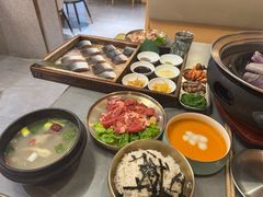 -围炉肉舍•炭烤活鳗•丹东海鲜烤肉(步行街店)