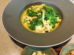 豌豆黄浸豌豆尖-半山腰·云南菜(侨福芳草地店)