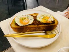 西班牙牛肉牛油果吐司-大酉·M Coffee(北京美术馆店)