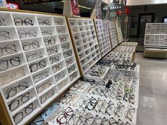 -美式眼镜·授权蔡司.依视路.尼康.豪雅.明月(人民广场店)