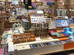 -猫的天空之城概念书店(杭州南宋御街店)