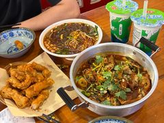 -爆炸头阿姨小四川正宗川味小吃(无任何分店)