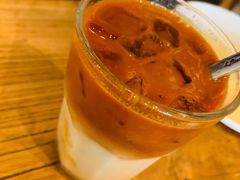 鲜奶咖啡［精选咖啡豆］-Common Table · Brunch & Coffee