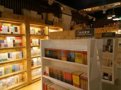 -新华里咖啡书吧(新华书店小寨店)