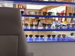 -美式眼镜·授权蔡司.依视路.尼康.豪雅.明月(南翔印象城店)