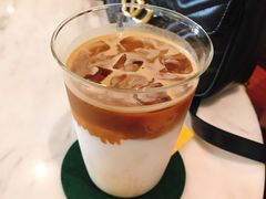 咖啡拿铁-彳亍咖啡·这里(水湾路店)