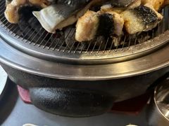 -围炉肉舍•炭烤活鳗•丹东海鲜烤肉(步行街店)