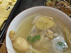 -果松木炭酸菜铜火锅·外婆参鸡汤