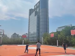 -洛克公园·篮球·足球·羽毛球(莘庄店)