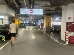 -宜家家居（上海徐汇商场店）-停车场