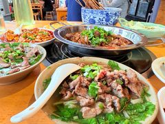 碗碗嫩牛肉翘脚-大众跷脚牛肉馆·非遗传承单位(峨眉山店)