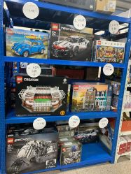 -逝水玩具折扣店