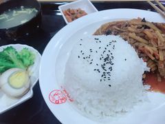 鱼香肉丝饭-百年尹氏汤包(环球美食荟店)