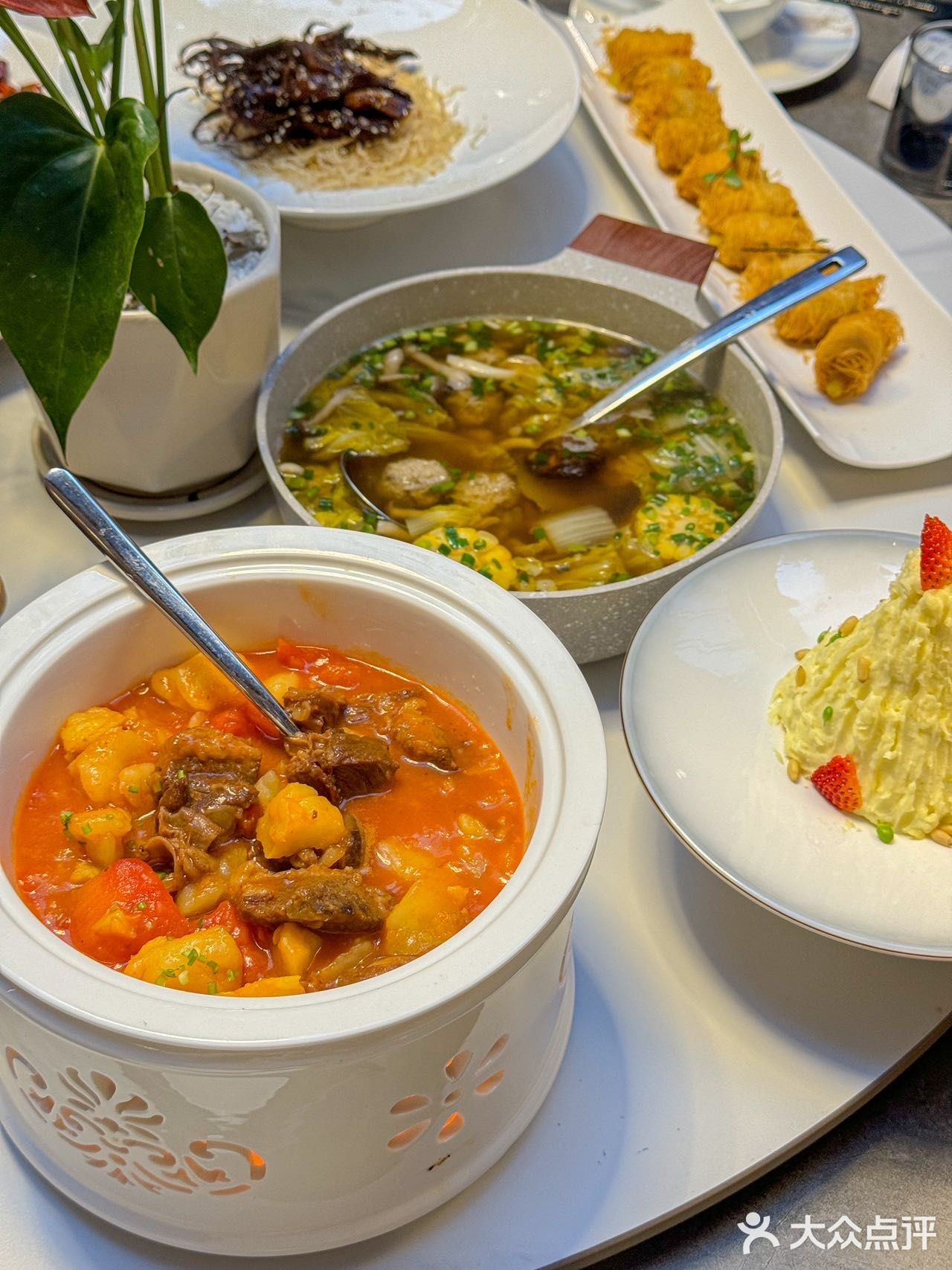 成都人也太会享受了！！藏在闹市的庭院川菜