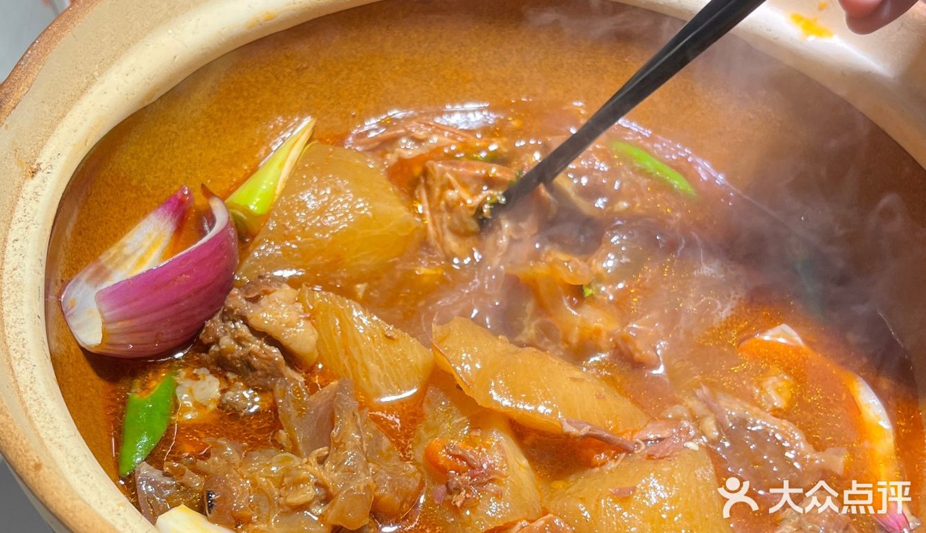 新开业的牛腩火🔥锅，一锅三吃鲜掉眉毛