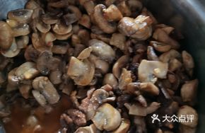 Stir-fried Pork Minced with Button Mushrooms
