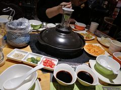 -洪氏嗨捞·广东猪肚鸡·椰子鸡火锅(西咸万象城店)