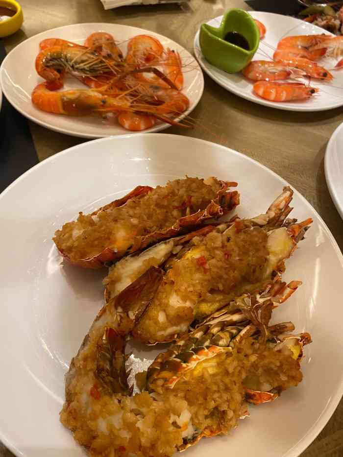 东城国际酒店丰全日餐厅-"妹妹生日请我们来吃自助餐,位于酒店一楼,.