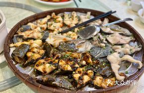 Three-color Duckmouth Fish in Bamboo Basket