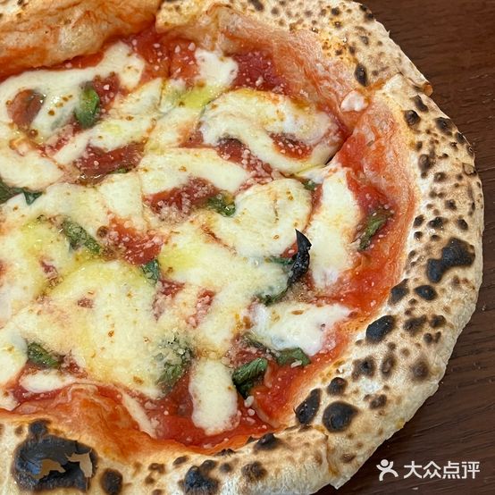 B&O Pizzeria罗勒与牛至披萨店