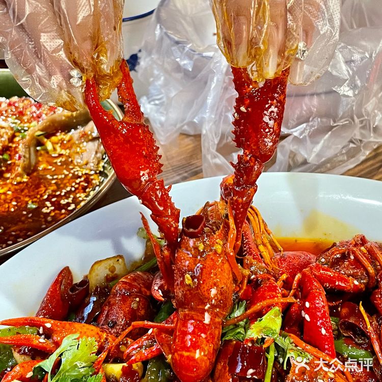 深圳川菜｜夏天就是要去半步颠吃新品小龙虾or毛蟹🦞
