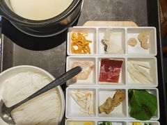 云南过桥米线-云海肴·汽锅鸡·云南菜(南强街店)
