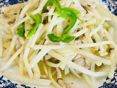 芦苇根炒肉丝-呼吸森林·生态农庄农家乐私房菜