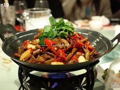 干锅牛腩-小巴辣子川湘菜餐厅(星游城店)
