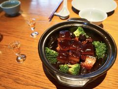 黑蒜普洱茶坛子肉-丽江金茂凯悦臻选酒店-滇香馆