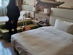 -西安大雁塔科技大学地铁站亚朵酒店