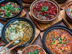 -有红鸡毛店·砂锅菜(抚琴夜市店)