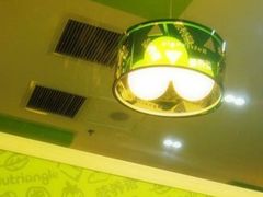 墙与灯-营养素健康餐厅